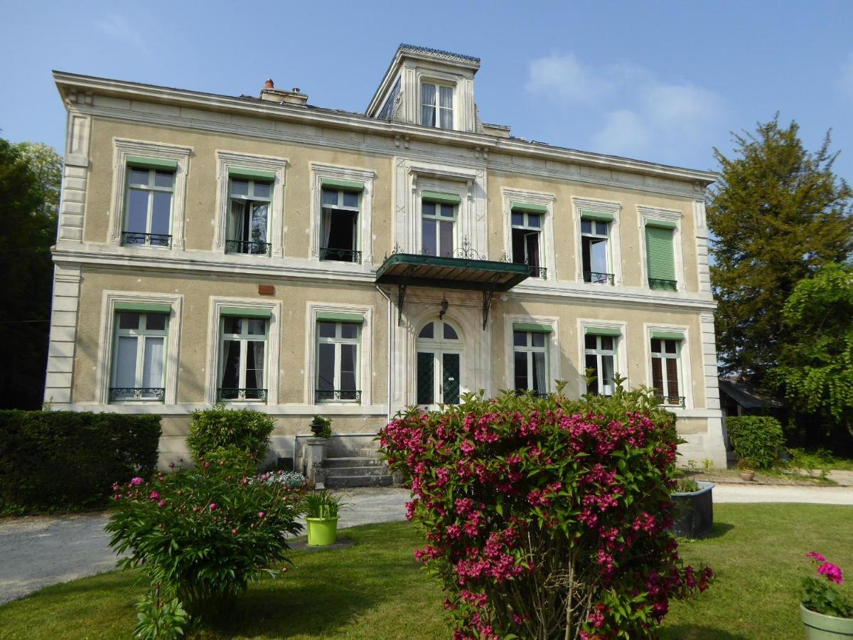 Chateau De Pougy エクステリア 写真