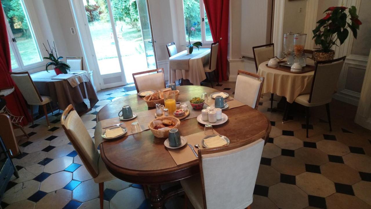 Chateau De Pougy エクステリア 写真