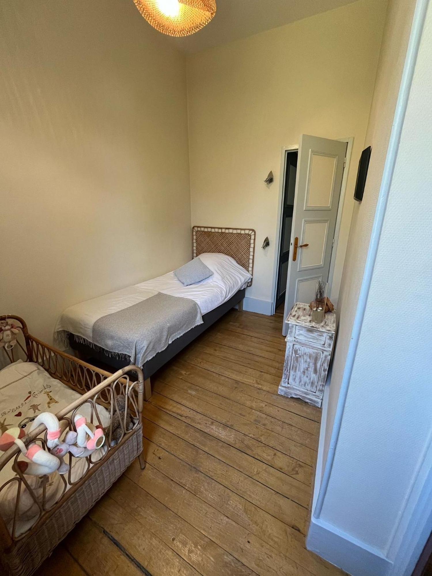 Chateau De Pougy エクステリア 写真